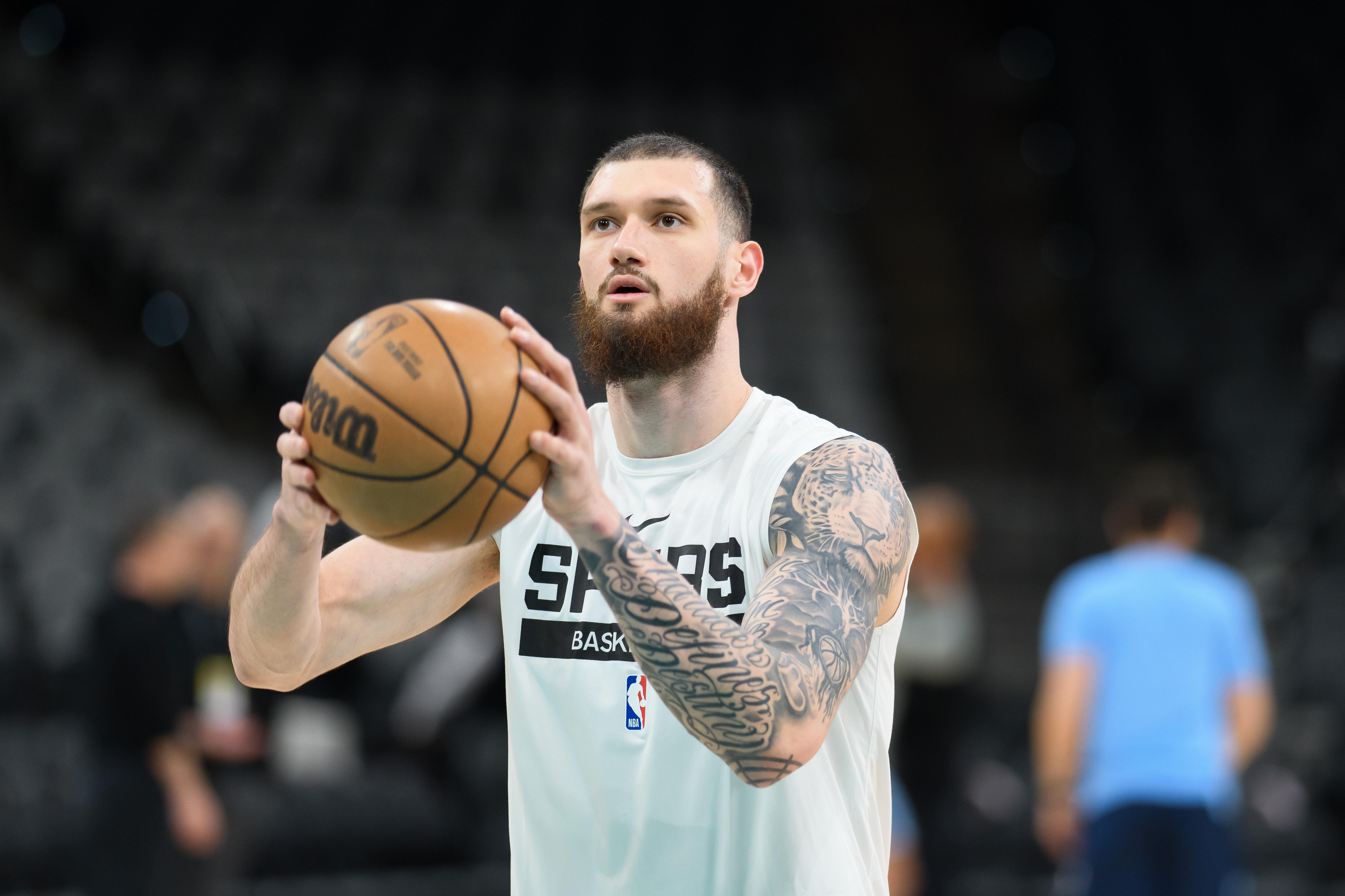 pg中国登录入口-手感一般!马穆凯拉什维利11中4&三分4中0拿到13分&拼到5犯离场